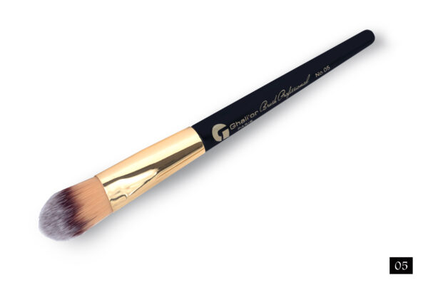 No 05 Foundation Brush