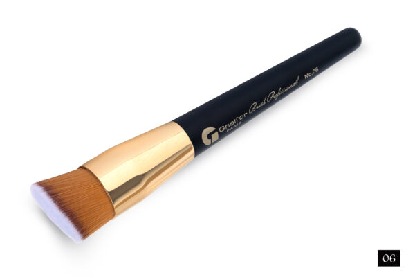 No 06 Foundation Brush